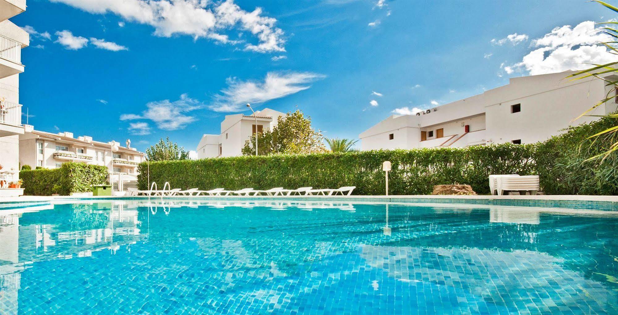 Llevant Apartments Port de Pollença Exteriör bild